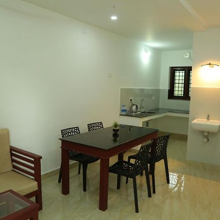 尼杜巴塞莱 Grace Mary Residency酒店 外观 照片